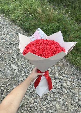 Троянди з атласних стрічок