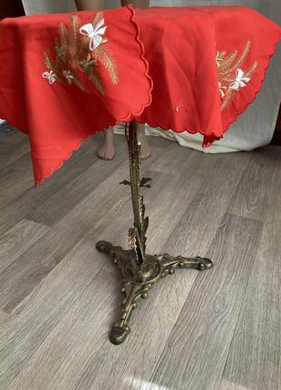 Салфетка красная с вышивкой