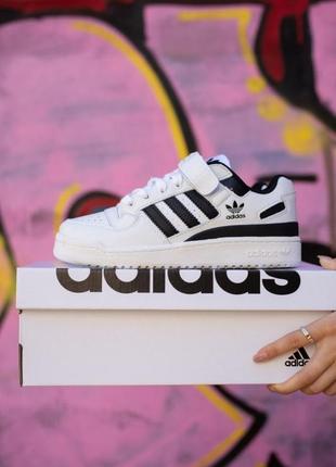 Жіночі кросівки adidas forum low white/black новинка