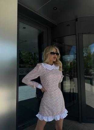 ▪️дуже красива та стильна бежева коротка сукня в квітковий принт з комірцем