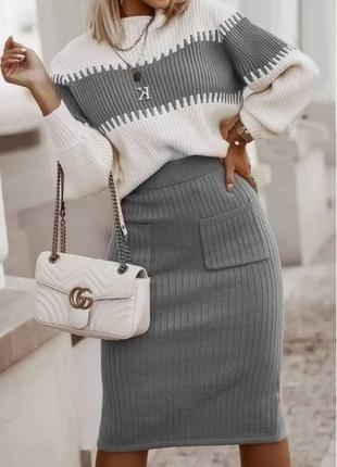 Костюм распродаж с подницей