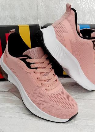 Красивые женские кроссовки runmax