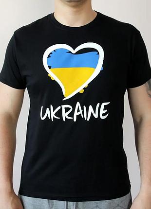 Футболка на лето с коротким рукавом черная мужская (размер s) с принтом сердце з флагом украины и надпись