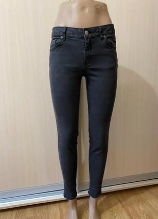 Класні якісні вузькі джинси від zara