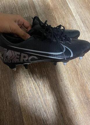 Футбольные бутсы