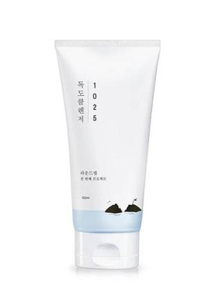 Мягкая пенка для очищения кожи round lab 1025 dokdo cleanser, 150 ml, раунд лаб,...