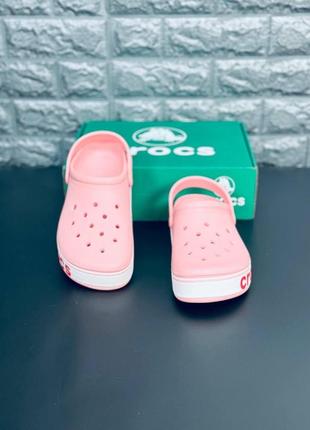 Женские кроксы розового цвета шлёпанцы crocs5 фото