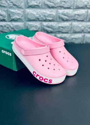 Женские кроксы розового цвета шлёпанцы crocs1 фото