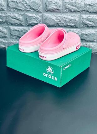 Женские кроксы розового цвета шлёпанцы crocs7 фото
