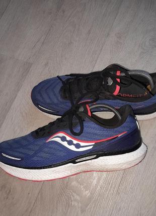 Беговые кроссовки saucony triumph оригинал.