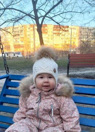 Шапка на флісі молочно-біла на зав'язках у коси натуральне хутро єнота осінь-зима на дівчинку 9-18 міс h&m