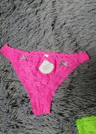 Класні яскраві стрейчові гіпюрові гіпюрові мереживні трусики кислотні салатний та малиновий кольори