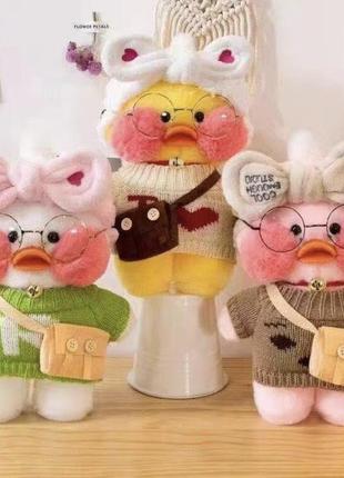 Качка лалафан в одязі з окулярами cafe mimi duck lalafanfan duck качочка лалафан