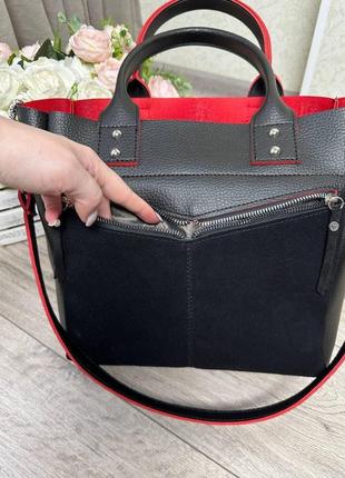 Большая женская сумка с замшевыми вставками черная с красным5 фото