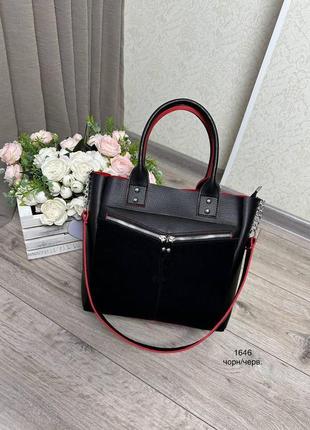Большая женская сумка с замшевыми вставками черная с красным1 фото