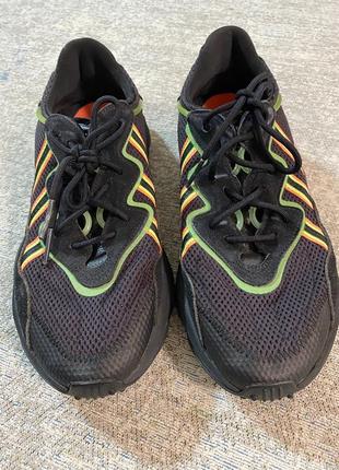 Фирменные кроссовки adidas