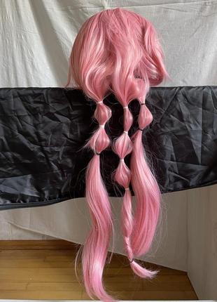 Розовый длинный парик