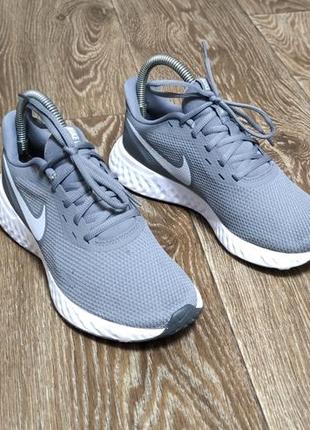 Женские беговые кроссовки nike air revolution