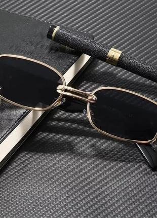 Нові трендові сонячні окуляри з пірсингом5 фото