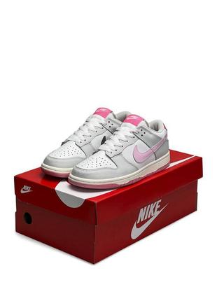Женские кроссовки nike sb dunk low pink puck