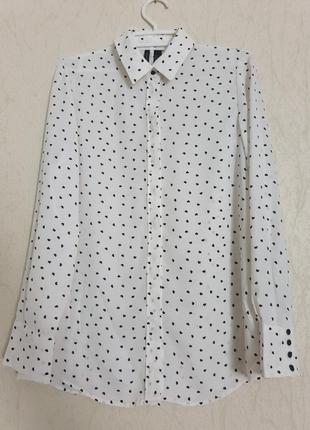 Красива сорочка в принт серця mango