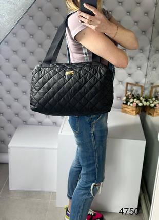 Женская стильная и качественная сумка из стеганой плащевки черная3 фото