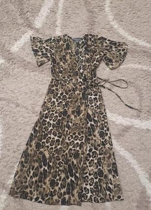 Платье с леопардовым принтом на запах3 фото