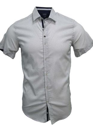 Рубашка enisse 1343 белая с черным принтом