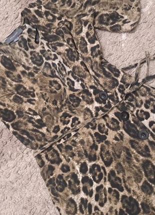Платье с леопардовым принтом на запах4 фото