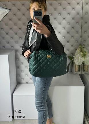 Жіноча стильна та якісна сумка зі стьобаної плащівки зелена2 фото