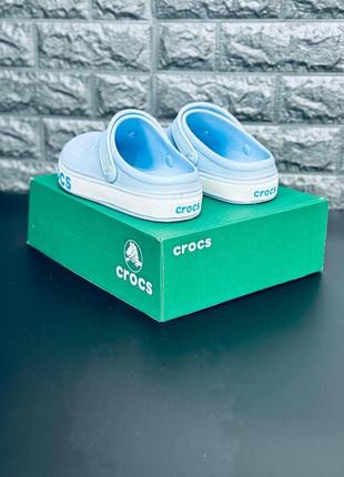 Женские кроксы голубого цвета шлёпанцы crocs7 фото