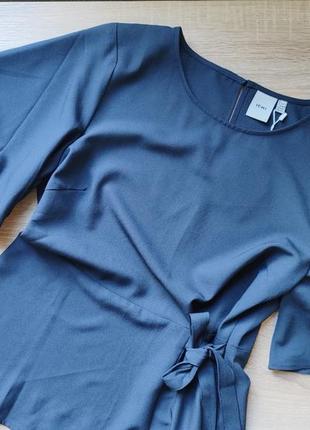 Жіночий приталений топ блузка темно синього кольору з розрізом на спинці ichi3 фото