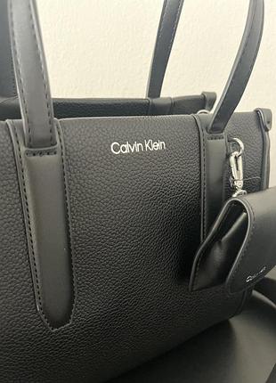 Оригинал! жіноча сумочка ck calvin klein satchel з ремінцем і чохлом для ключів чорного кольору