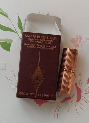 Матова помада charlotte tilbury matte revolution3 фото