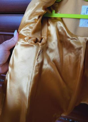 Пальто для дівчинки f&f жовте з хутряних коміром5 фото