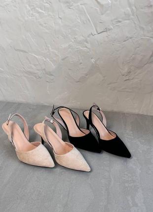 Жіночі туфлі на підборах з відкритою пʼяткою бежеві