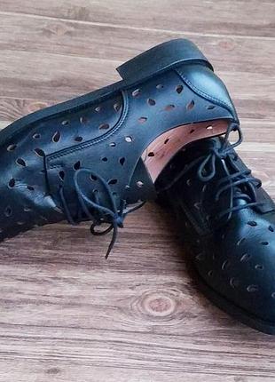 Туфли броги перфорация pollini. размер 38.