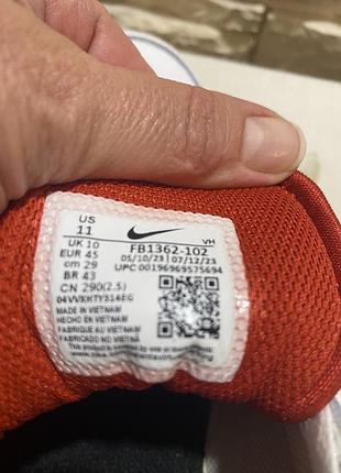 Кроссовки nike 43 размер.