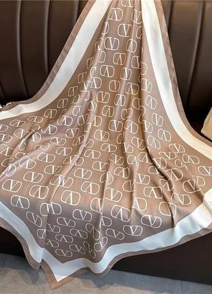 Сатинова велика жіноча шаль в стилі valentino палантин шарф штучний шовк графічний принт2 фото