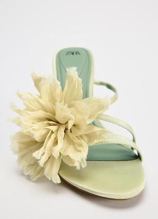 Босоножки зеленые с цветком zara new2 фото