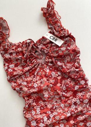 Красное платье в цветы/цветочный принт с рюшами/воланами cbr chic boutique rose франция3 фото
