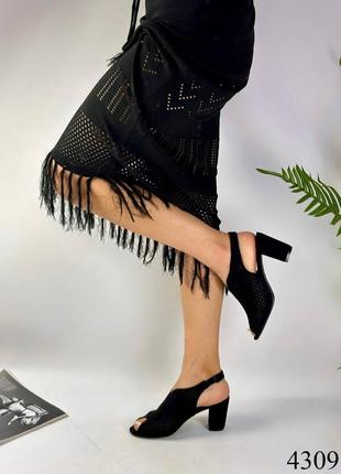 Босоніжки жіночі, чорні2 фото