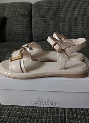 Босоножки новые, фирменные женские р.42.