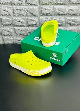 Яркие женские шлёпанцы crocs5 фото