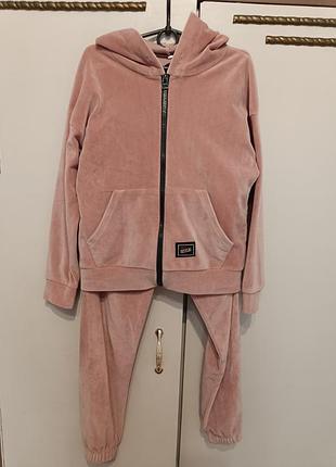 Велюровий костюм для дівчинки