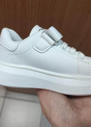 Белые кроссовки 4
