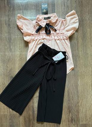 Гарна блузка з коротким рукавом, у школу