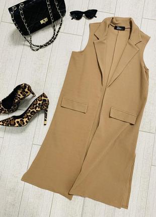 Жіноча стильна жилетка-жакет з розрізами в бежевому кольорі