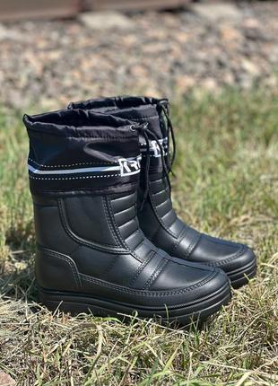Теплые резиновые сапоги черные с вкладышем и светоотражающей лентой