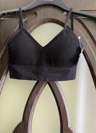 Шикарный, базовый, топ в рубчик без, косточек, в черном цвете, от бренда: chicoree👌